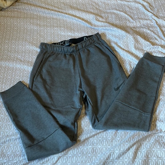 Nike training dri-fit sweatpants in gray - Picture 3 of 8